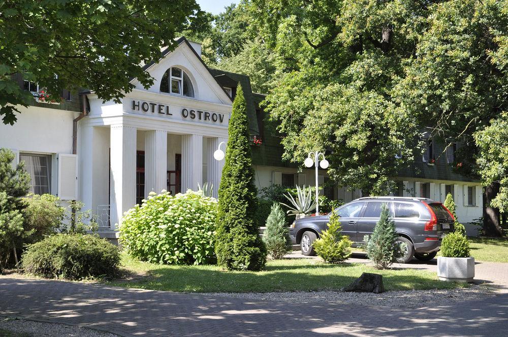 Hotel Ostrov نيمبورك المظهر الخارجي الصورة