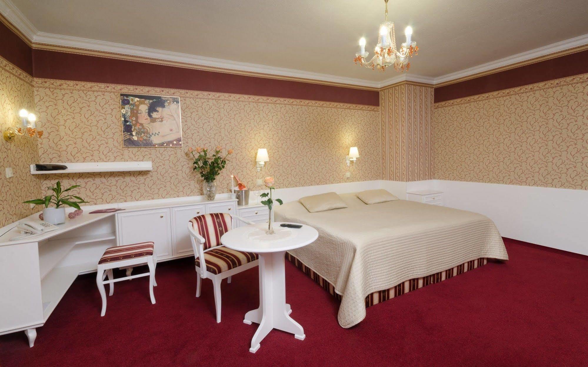 Hotel Ostrov نيمبورك المظهر الخارجي الصورة