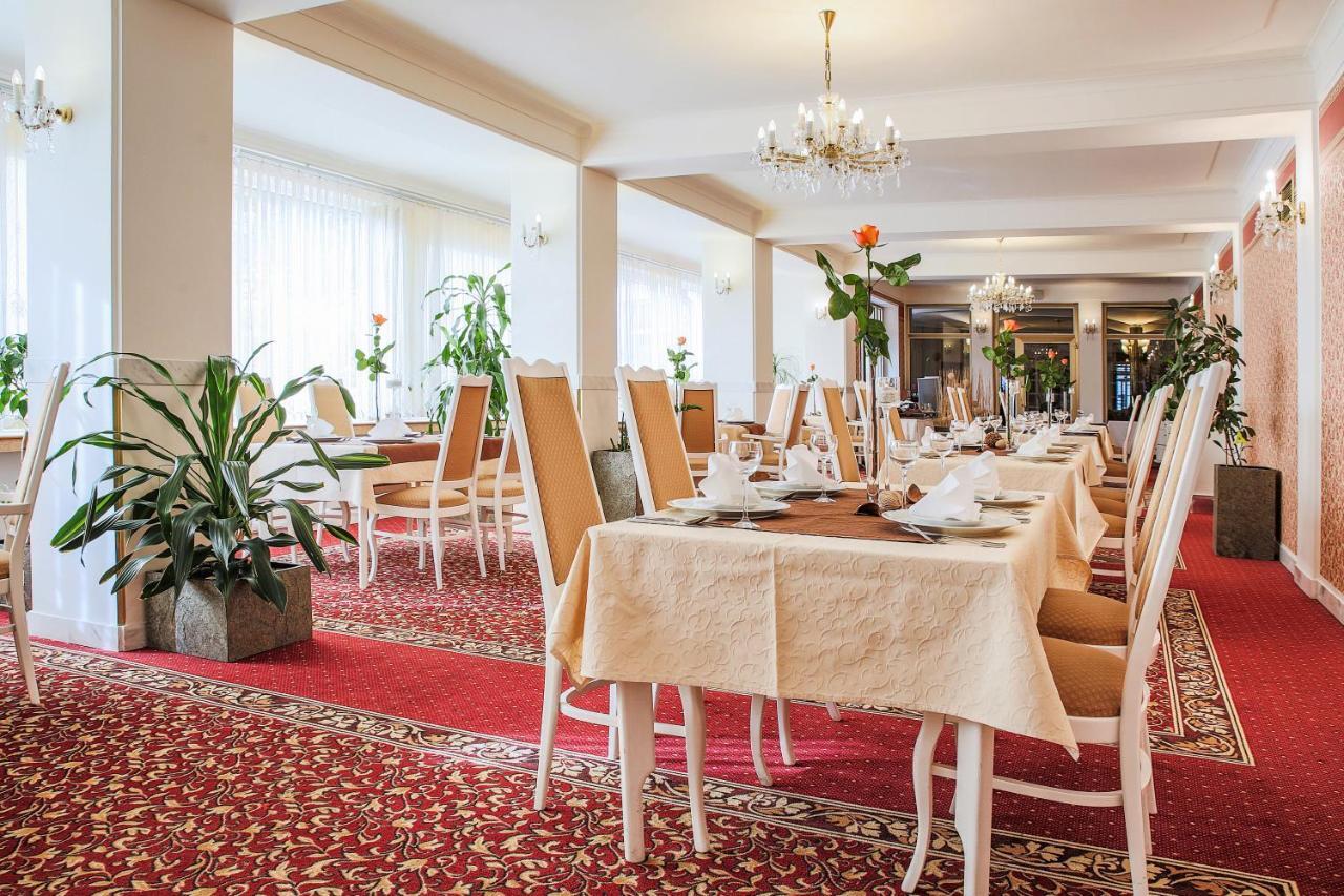 Hotel Ostrov نيمبورك المظهر الخارجي الصورة