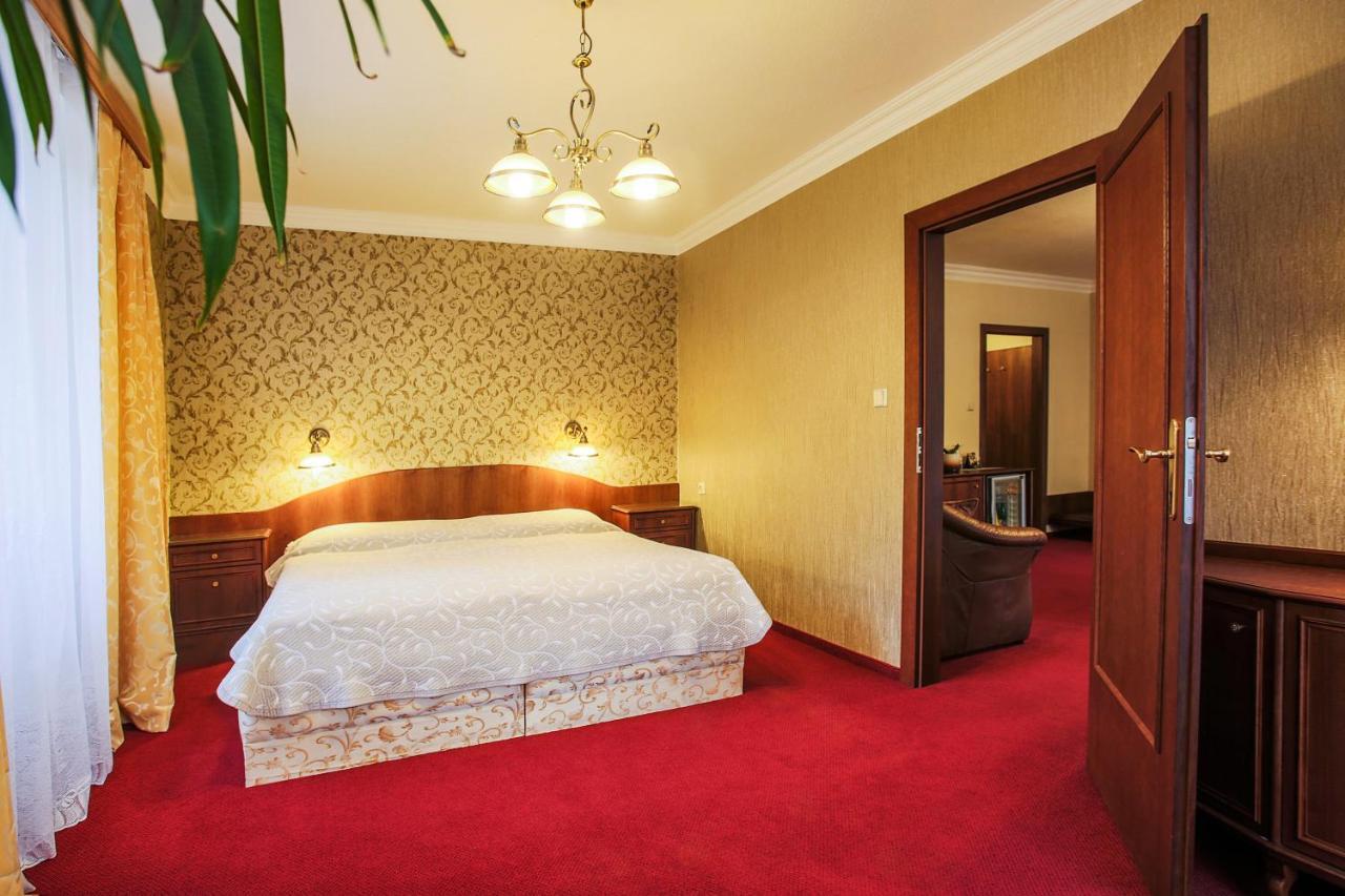 Hotel Ostrov نيمبورك المظهر الخارجي الصورة