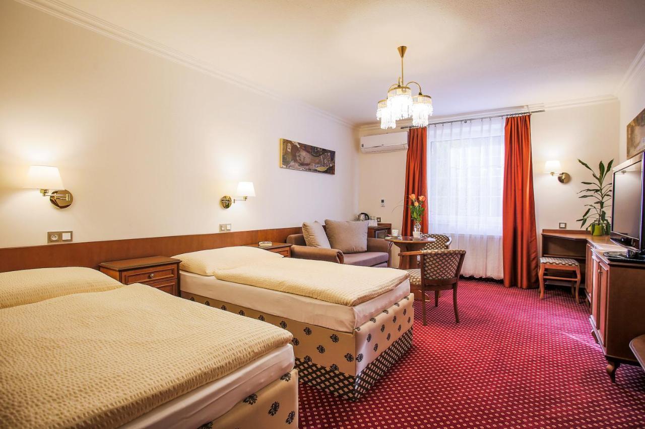 Hotel Ostrov نيمبورك المظهر الخارجي الصورة