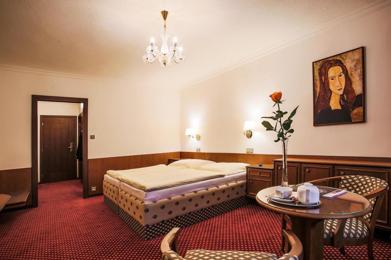 Hotel Ostrov نيمبورك المظهر الخارجي الصورة